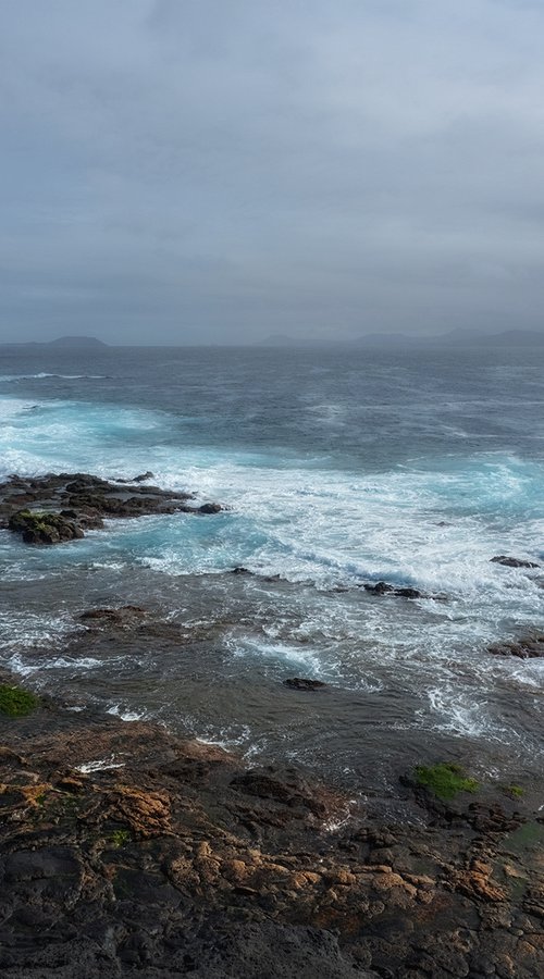 Atlantic Ocean by Jacek Falmur