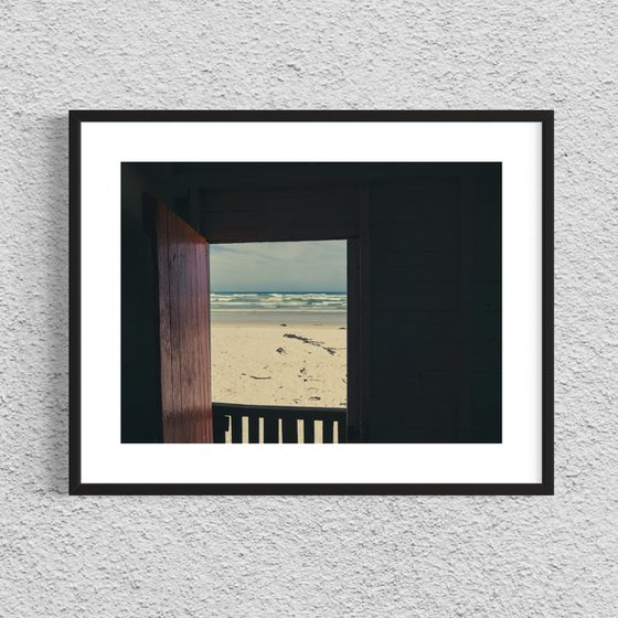 A GLIMPSE OF BEACH