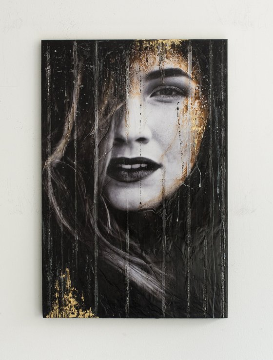 "Desperate calls" (60x40x2.5 cm) - Unique portrait artwork on wood (abstract, portrait, gold, original, resin, beeswax, painting)