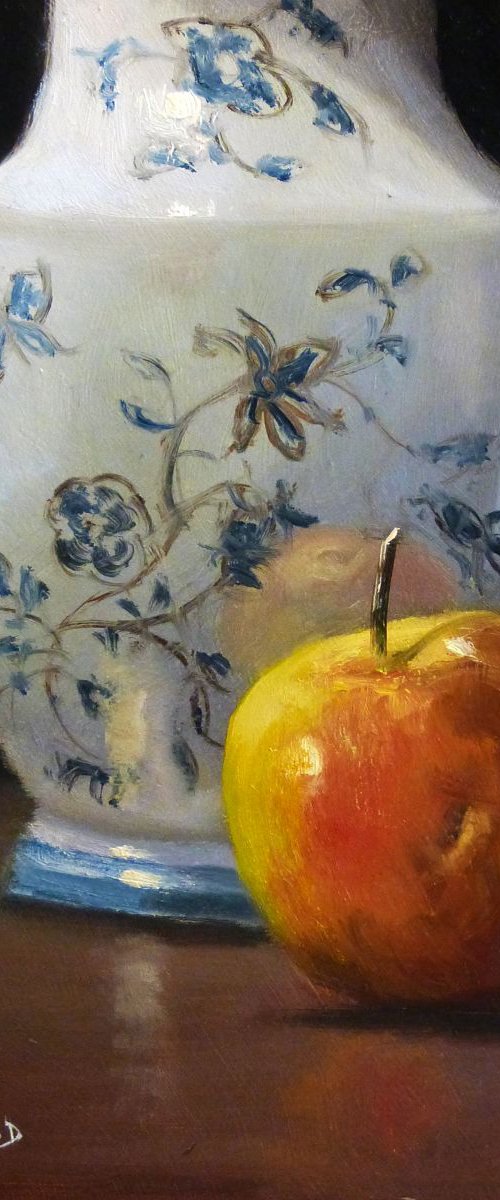 Apple and a Poreclain Vase by Pascal Giroud