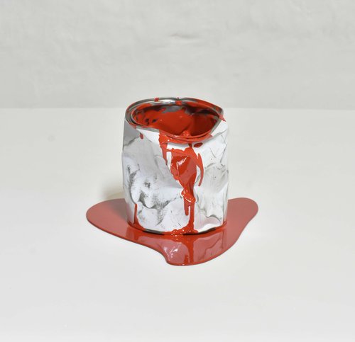 Le vieux pot de peinture rouge - 356 by Yannick Bouillault