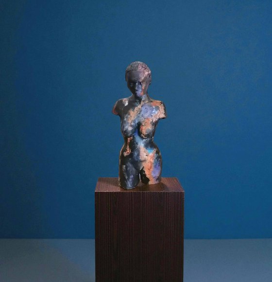 Woman, sculpture made in clay