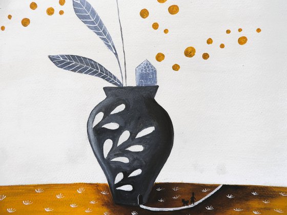 A world inside a plant vase