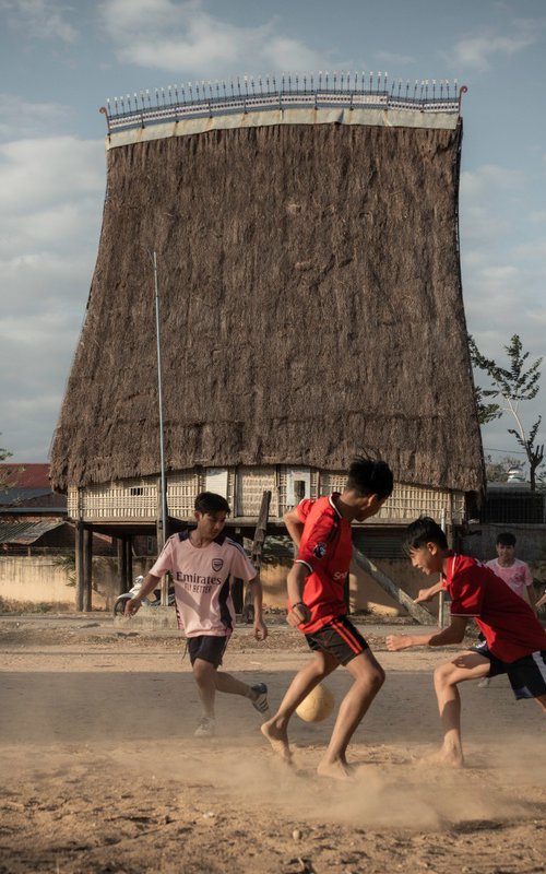 Rong House by Serge Horta
