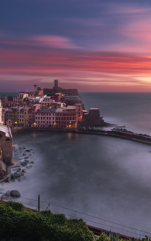 END OF A SUNSET IN VERNAZZA - Photographic Print on 10mm Rigid Support by Giovanni Laudicina