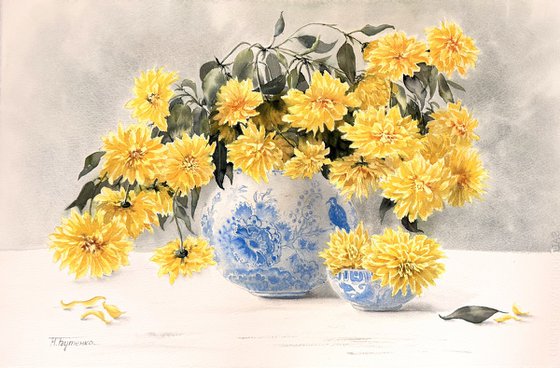 Sunshine yellow bouquet, golden spheres