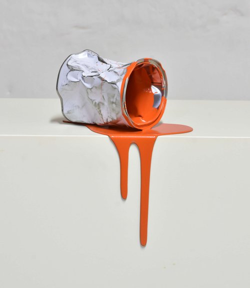 Le vieux pot de peinture orange - 370 by Yannick Bouillault