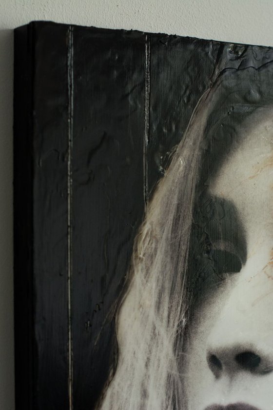 "Anatto" (60x40x3cm) - Unique portrait artwork on wood (abstract, portrait, gouache, original, painting, coffee, acrylic, oil, watercolor, encaustics, beeswax, resin, wood, Bixa Orellana (Anatto), fingerpaint)