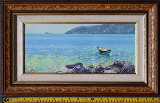 A boat at noon. Turunc