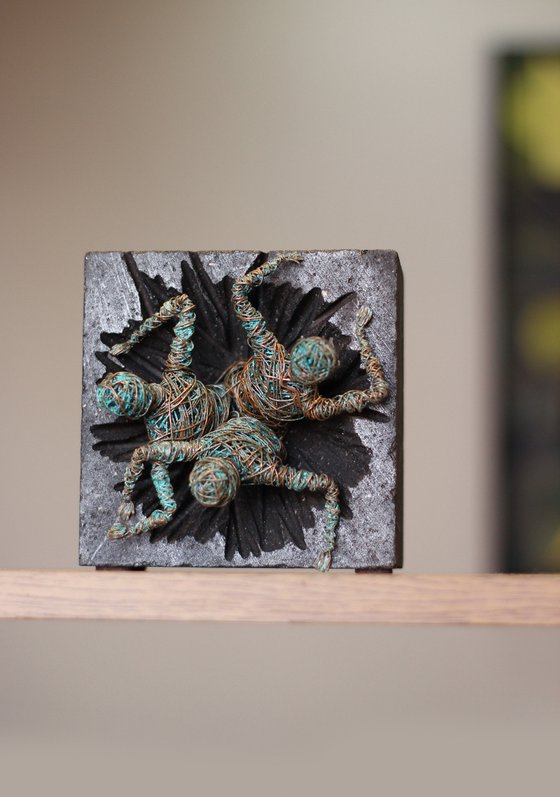 Escape from the square (13x13x16 1.7kg copper, tufa)