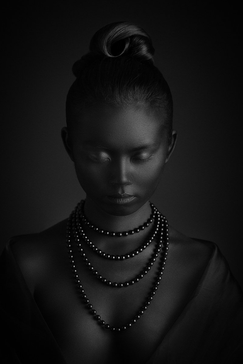 Photorealistic Portrait Photograph By Peter Zelei, 20 X 28", Black Pearls I., Original Artwork