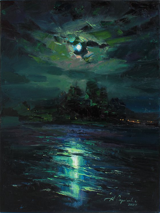 "Full moon in green"