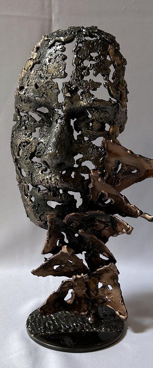 A tear 45-25 by Philippe Buil