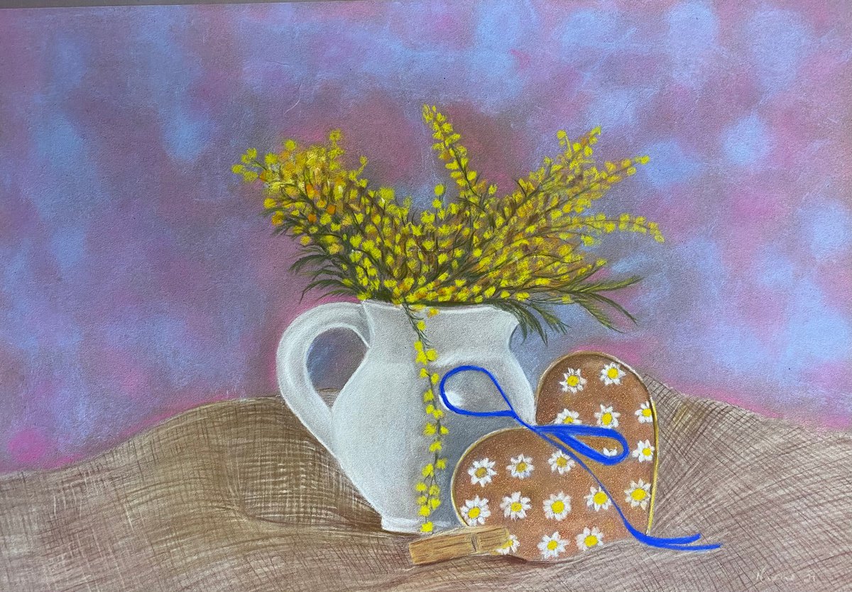 Flowers in vase by Maxine Taylor
