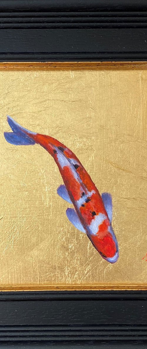 Solo Koi Carp Fish with Gold Leaf. by Jackie Smith