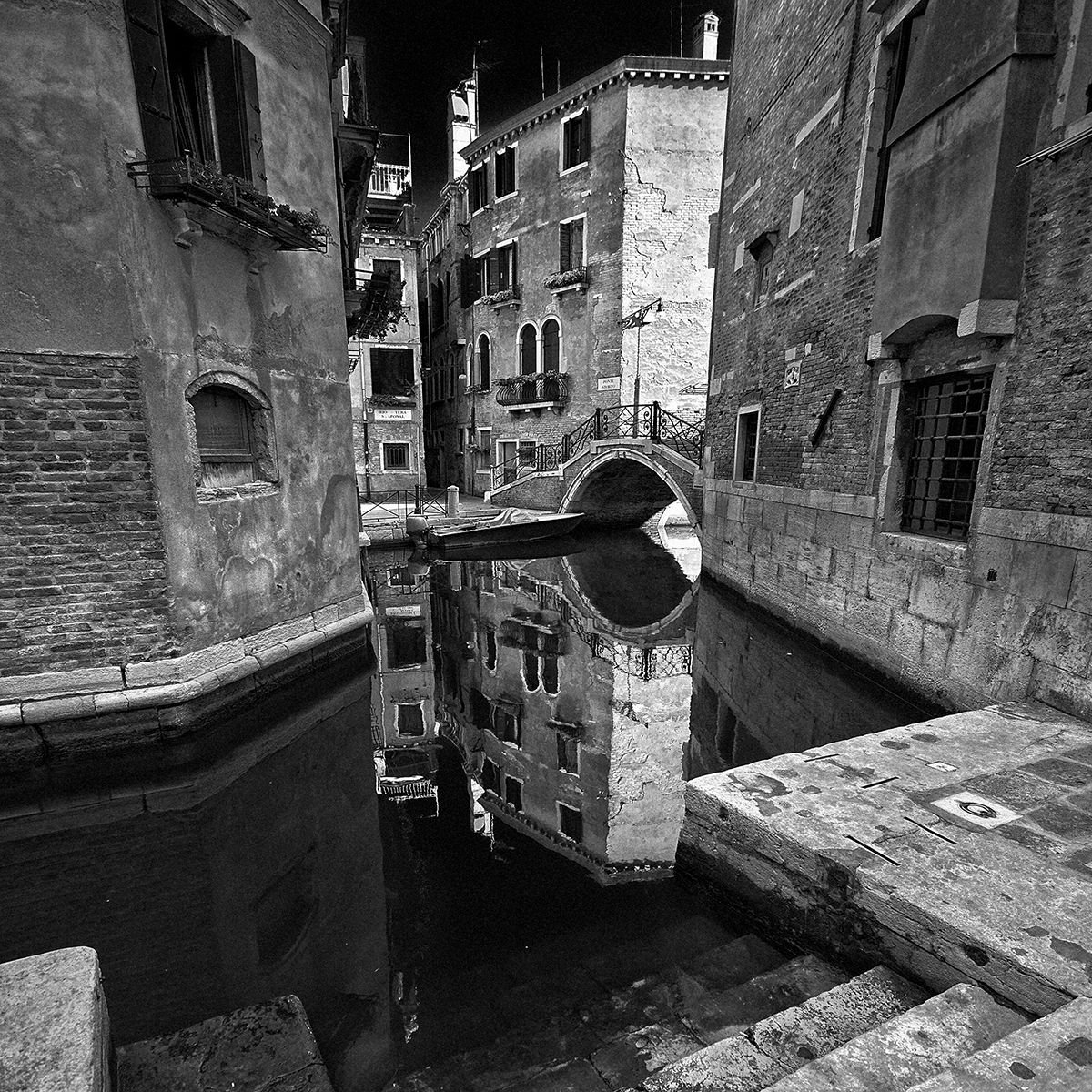 Photorealistic Cityscapes Photograph By Peter Zelei, 28 X 28", Venice, Original Artwork