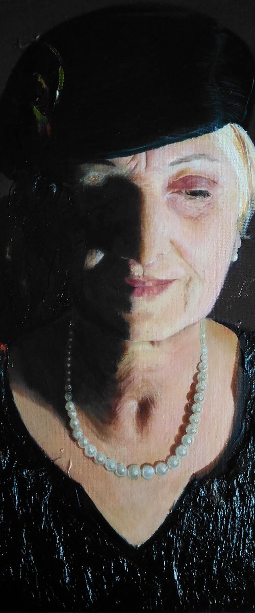Portrait irregular - n. 3 - portrait of lady by Laura Muolo