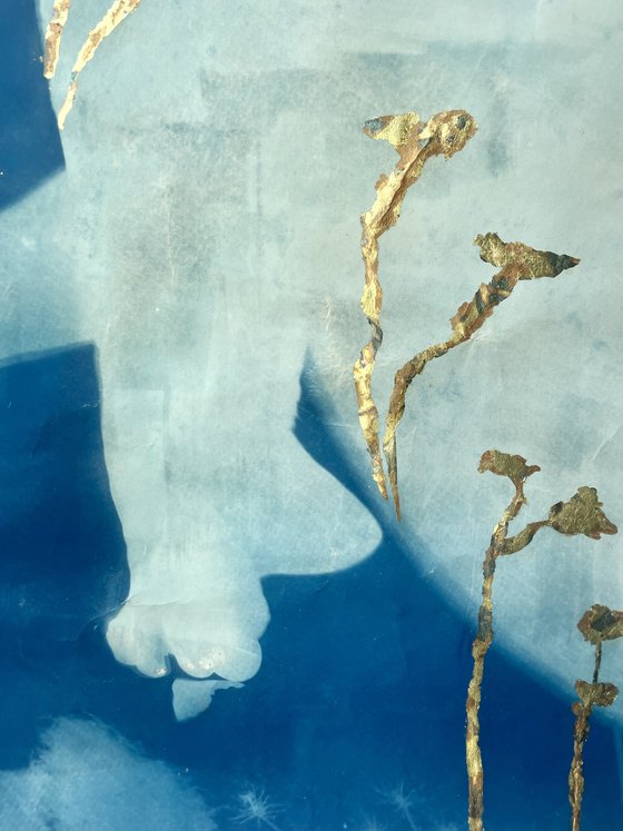 Pose d'enfant - Cyanotype print with gold leaf
