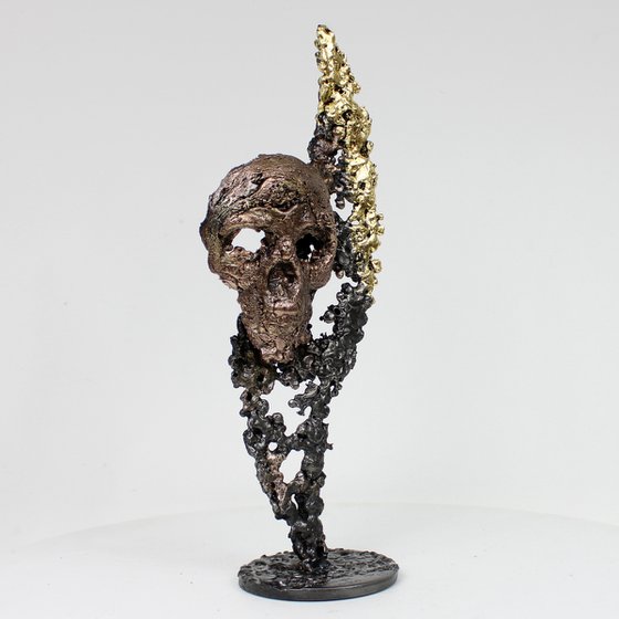 Flame skull 40-22 - Skull on flame metal sculpture