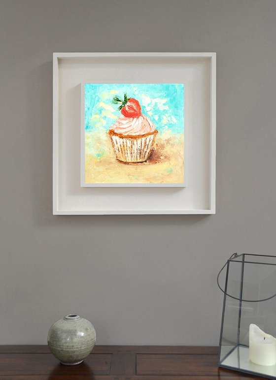 Cupcake with strawberries