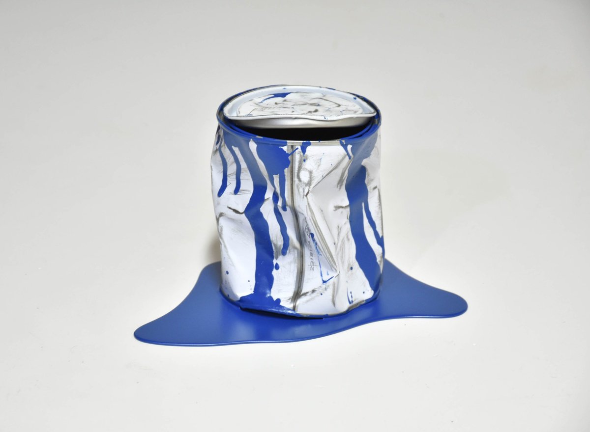 Le vieux pot de peinture bleu by Yannick Bouillault