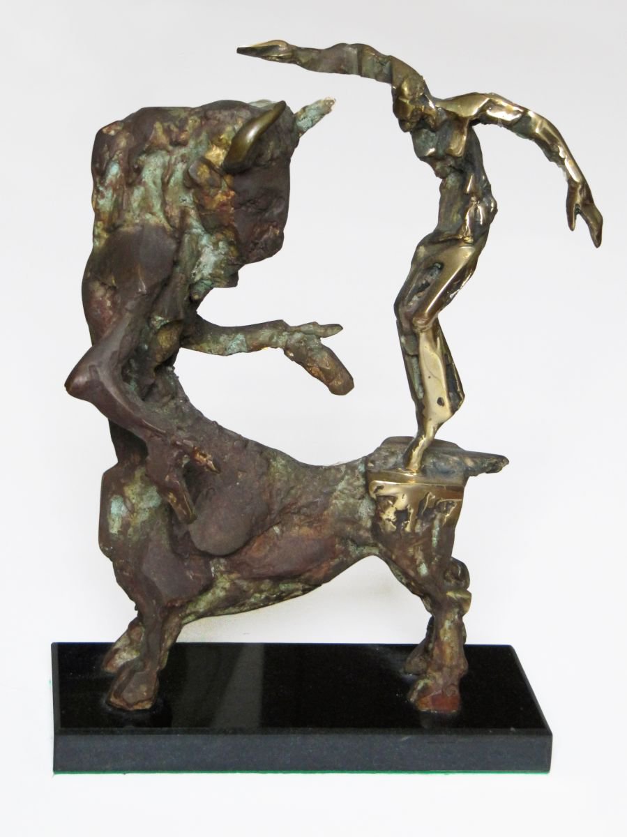 Theseus fighting the Minotaur by Ivan Minekov