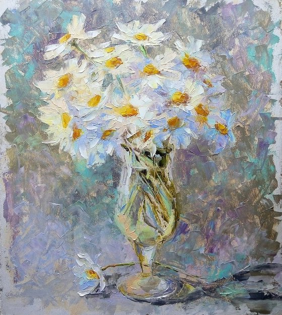 Daisies in a glass