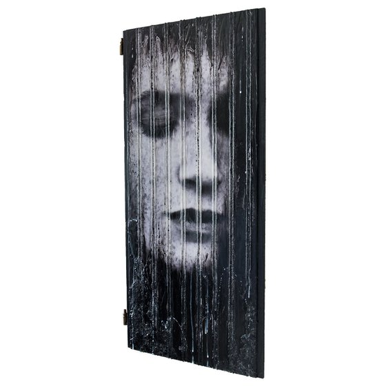 "In Solitude" (XL artwork on closet door) (92x43x2 cm) - Unique portrait on closet door (abstract, figurative, gold, original, resin, beeswax, painting, 3D, closet door, wood)