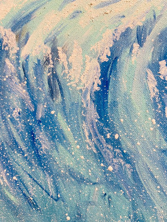 Ocean wave, skyline