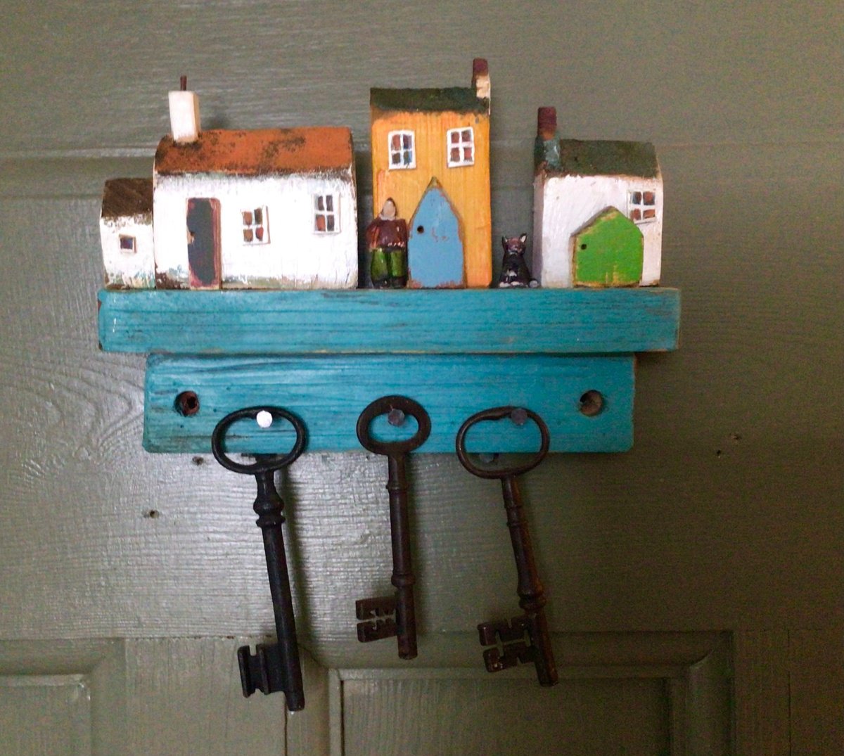 HOME SWEET HOME.  KEY HOLDER. by Roma Mountjoy