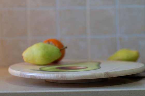 Rotating round wooden tray with avocado