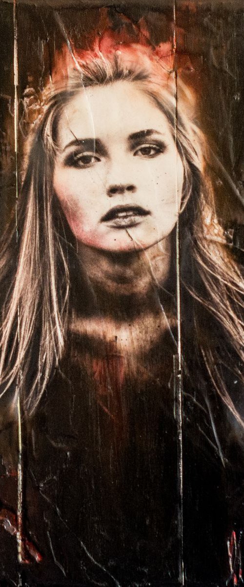 "Breakthrough" (30x30x2,5cm) - Unique portrait artwork on wood (abstract, portrait, original, beeswax, damarresin, oil, acrylic, painting, structures) by Rouzbeh Tahmassian