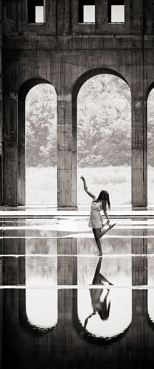 Mirror Dance I. - Art Dance Photo by Peter Zelei
