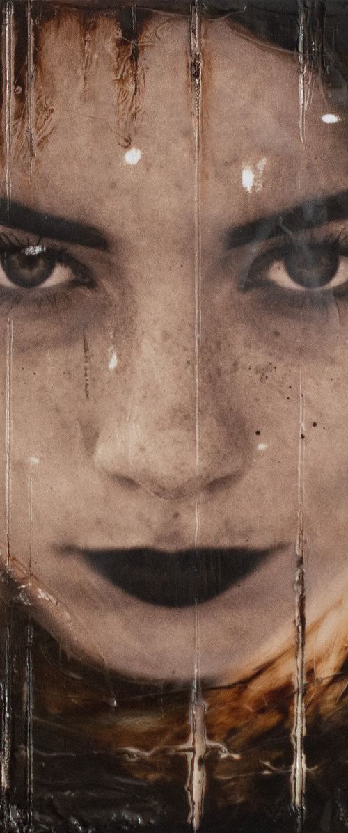"Soul crush" (40x40x3cm) - Unique portrait artwork on wood (abstract, portrait, gouache, original, painting, coffee, debris, acrylic, oil, watercolor, encaustics, beeswax, resin, wood) by Rouzbeh Tahmassian