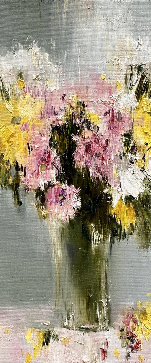 Spring bouquet in a vase by Dmitrii Ermolov