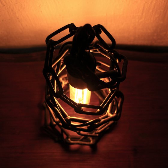 Spiral chain lamp