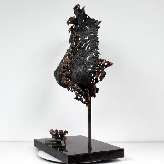 Belisama Vanda - Body woman sculpture metal bronze and steel
