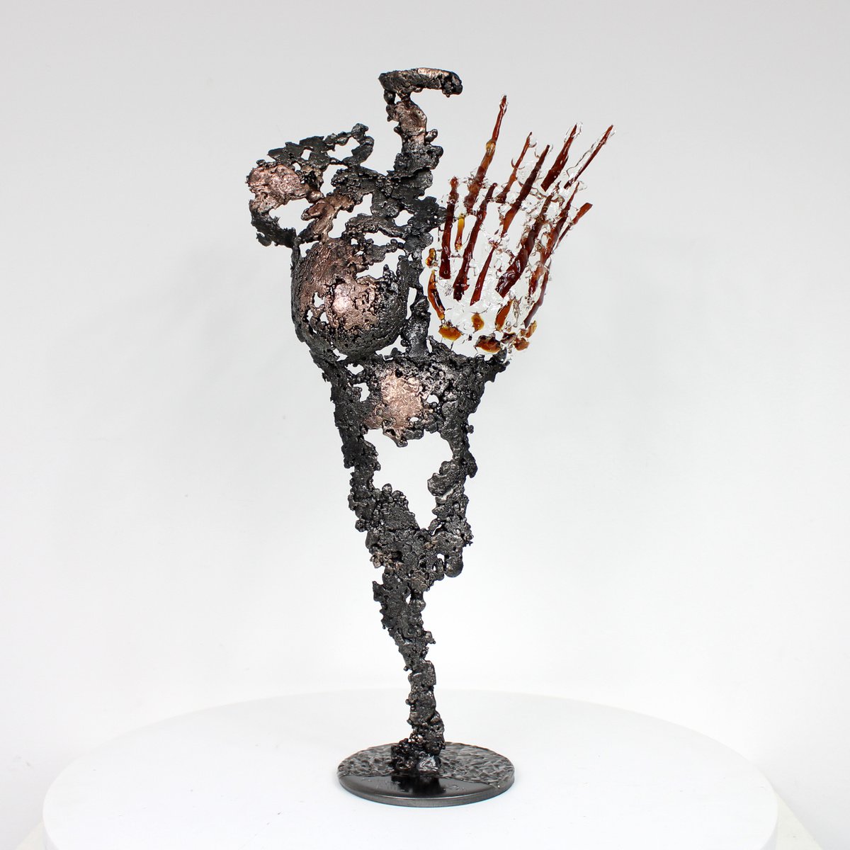 Pavarti Dew of wood - Woman body sculpture in metal and glass lace with wood by Philippe Buil