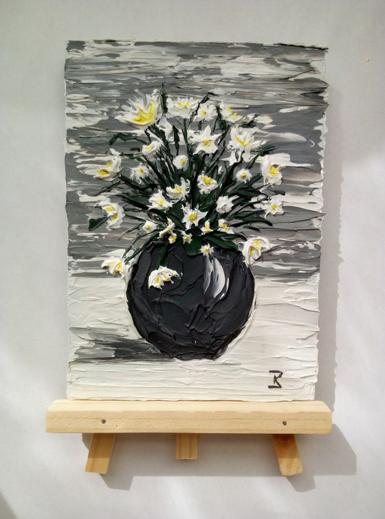 White bouquet + easel, miniature