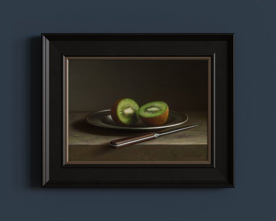 Kiwifruit with a knife