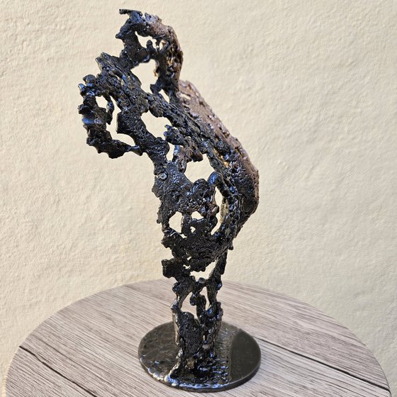 Pavarti IRIS - Bust woman metal artwork - steel, bronze lace