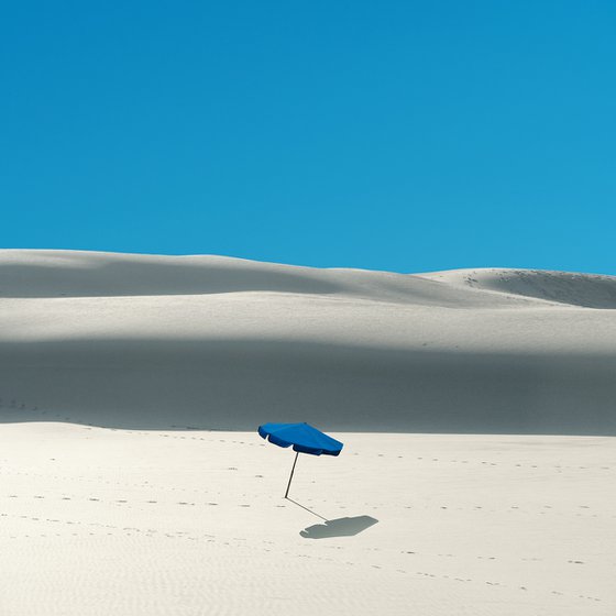 The blue umbrella on the dunes