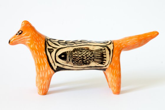 Ceramic sculpture "Fox with fish" 17 x 8 x 4 cm