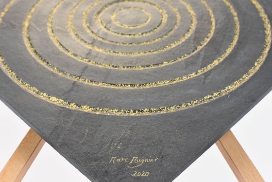 GOLDEN CIRCULAR TRACES
