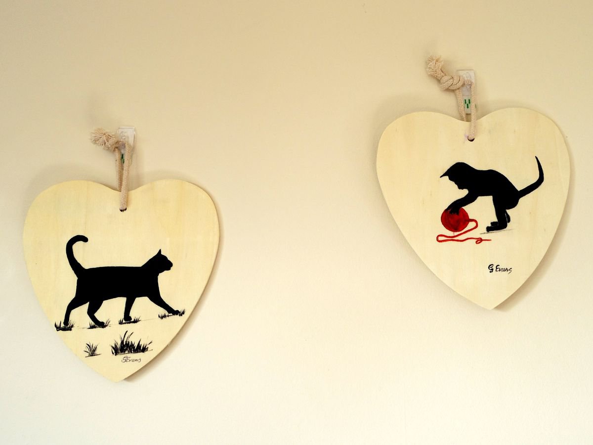 A PAIR OF PAINTINGS ON A WOODEN HEART. Kitty and Wool by Graham Evans
