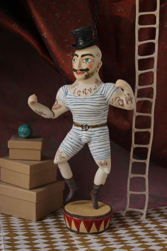 Vintage Strongman with zylinder hut. Wall sculpture by Elya Yalonetski.