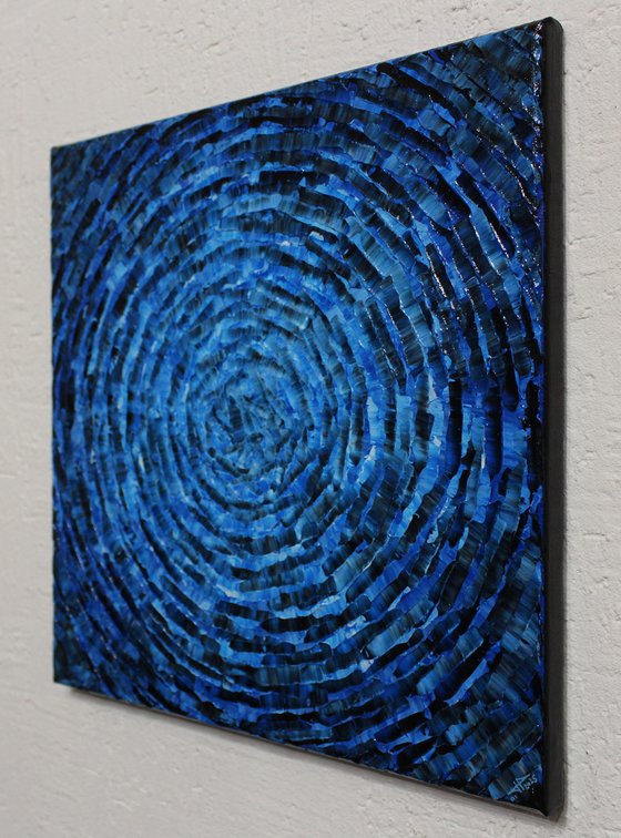 Concentric blue shine