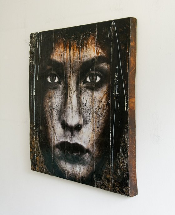 "Cisca Endless" (70x70x4 cm) - Unique portrait artwork on wood (abstract, portrait, gold, original, resin, beeswax, painting)