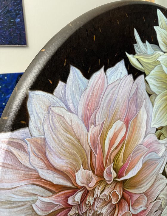 Dahlias Cafe au Light