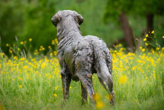 Eden Golden Retriever statue